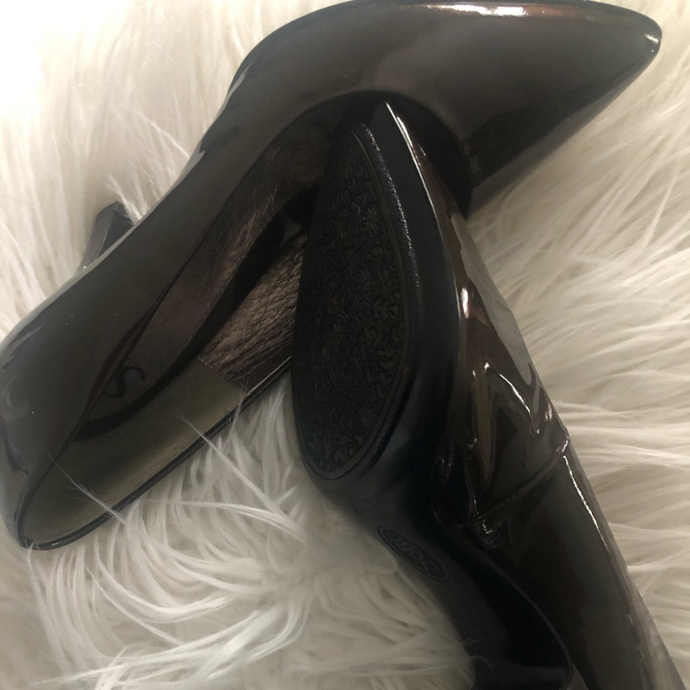 Brown patent leather NEVER WORN LOW HEEL